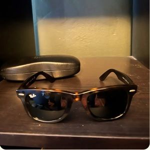 Ray-Ban Wayfarer Classic Unisex Sunglasses - Tortoise/Green Classic